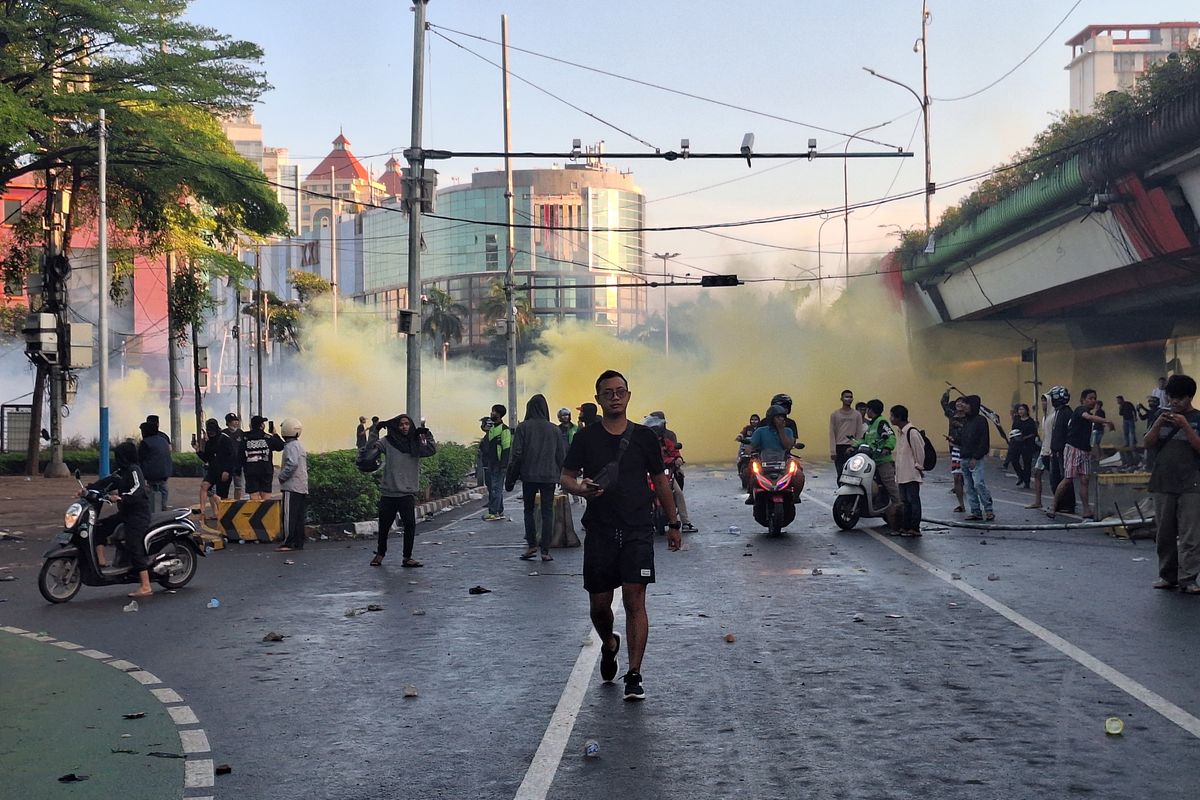 Ruas Jalan di Jakarta Masih <em>Chaos</em> Imbas Ojol Dilindas Polisi